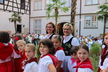 ©2025 Richard Schober Einzug der Iphöfer Weinprinzessin Susanna I. in Begleitung des Musikzuges der FFW Iphofen